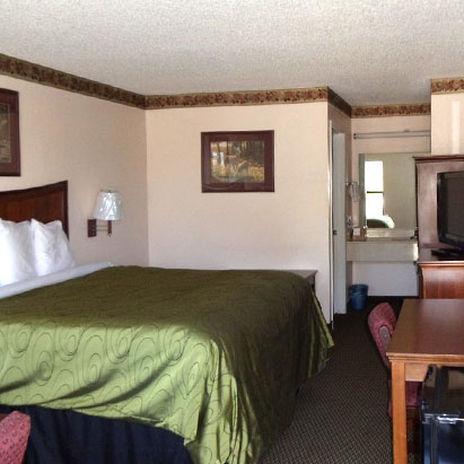 Clairmont Inn & Suites - Warren Rum bild