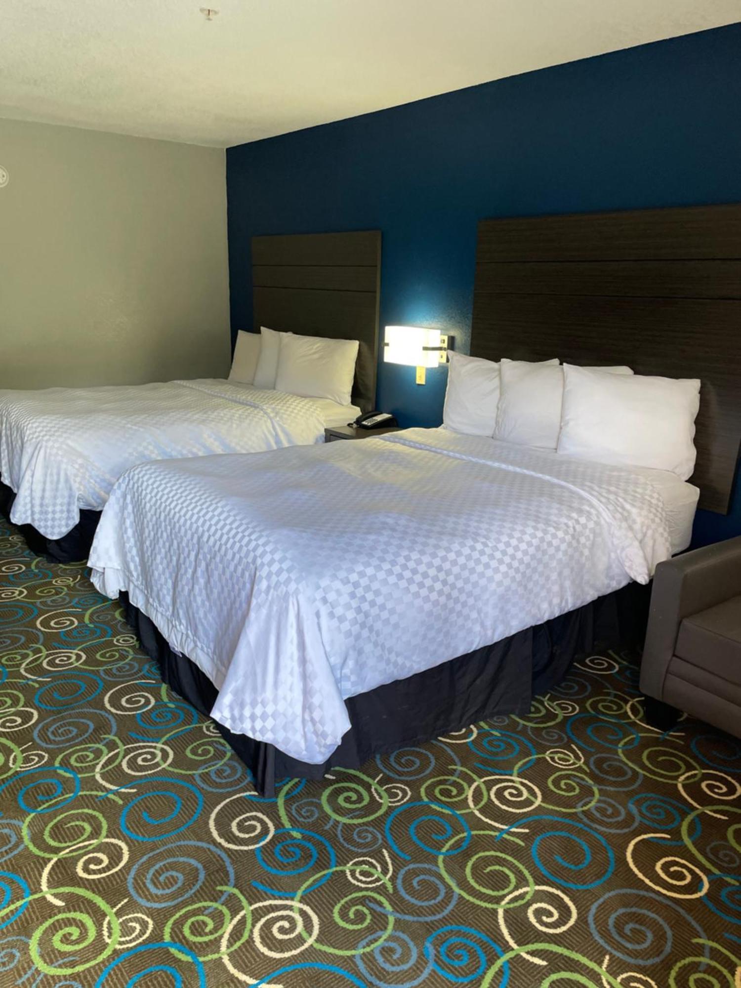 Clairmont Inn & Suites - Warren Exteriör bild