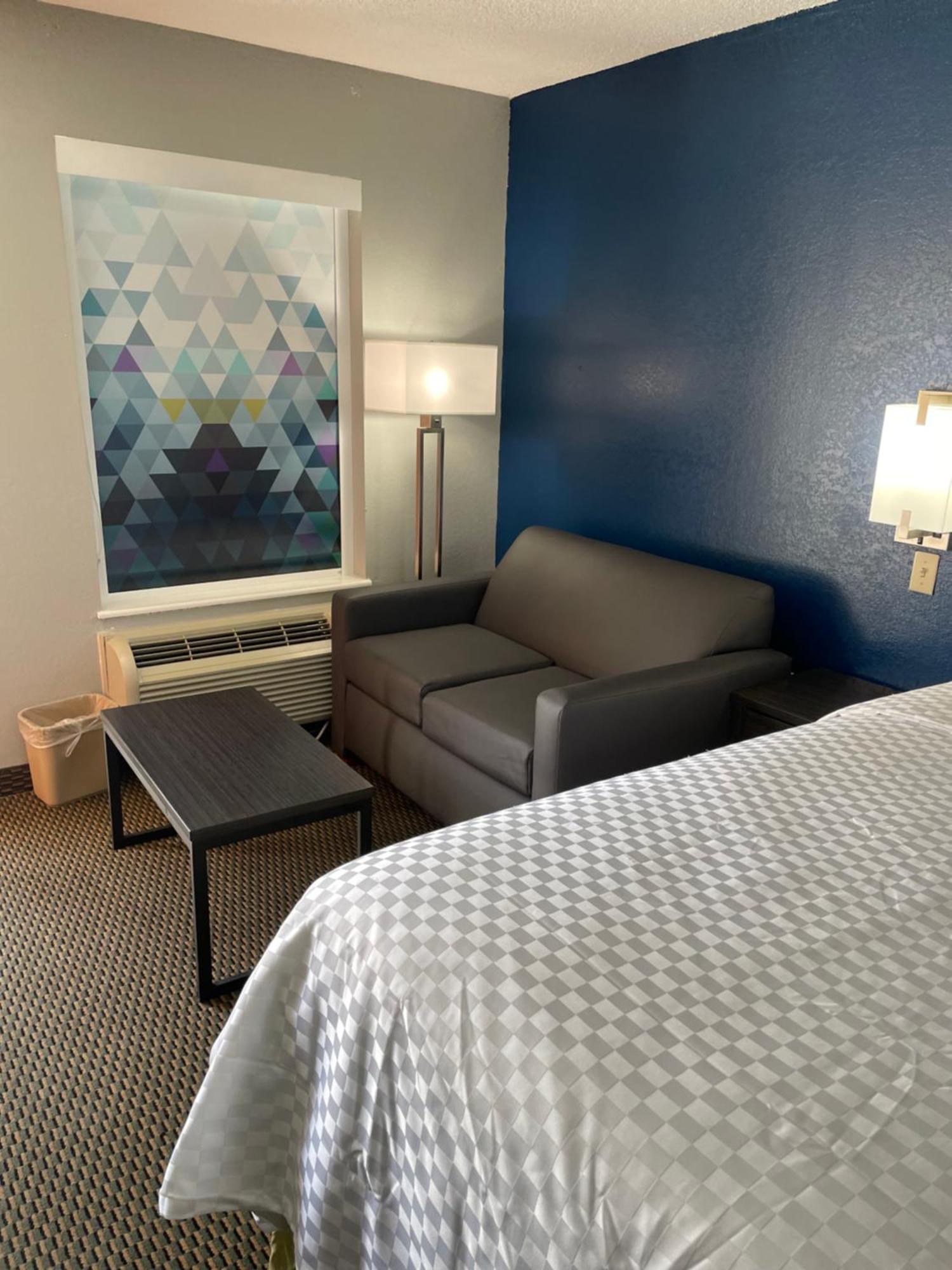 Clairmont Inn & Suites - Warren Exteriör bild