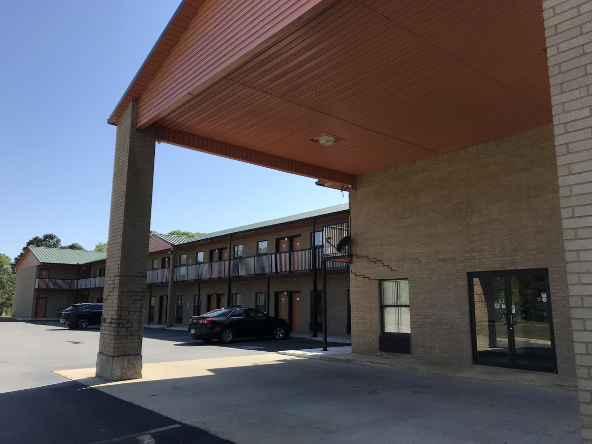 Clairmont Inn & Suites - Warren Exteriör bild